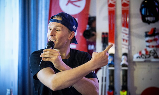 Henrik Kristoffersen ble tatt på senga på sin egen pressekonferanse